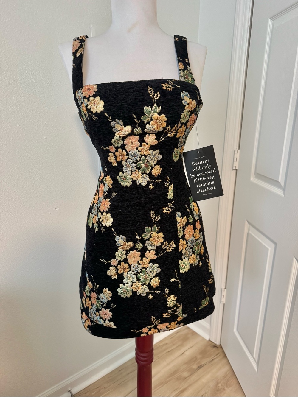 Hyacinth House Black Floral Velvet Rhiannon Mini Dress – XXS NWT - Picture 3 of 4